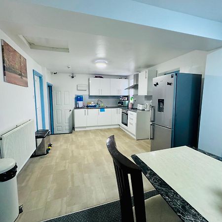 Unique Private Rooms Болтон Екстер'єр фото