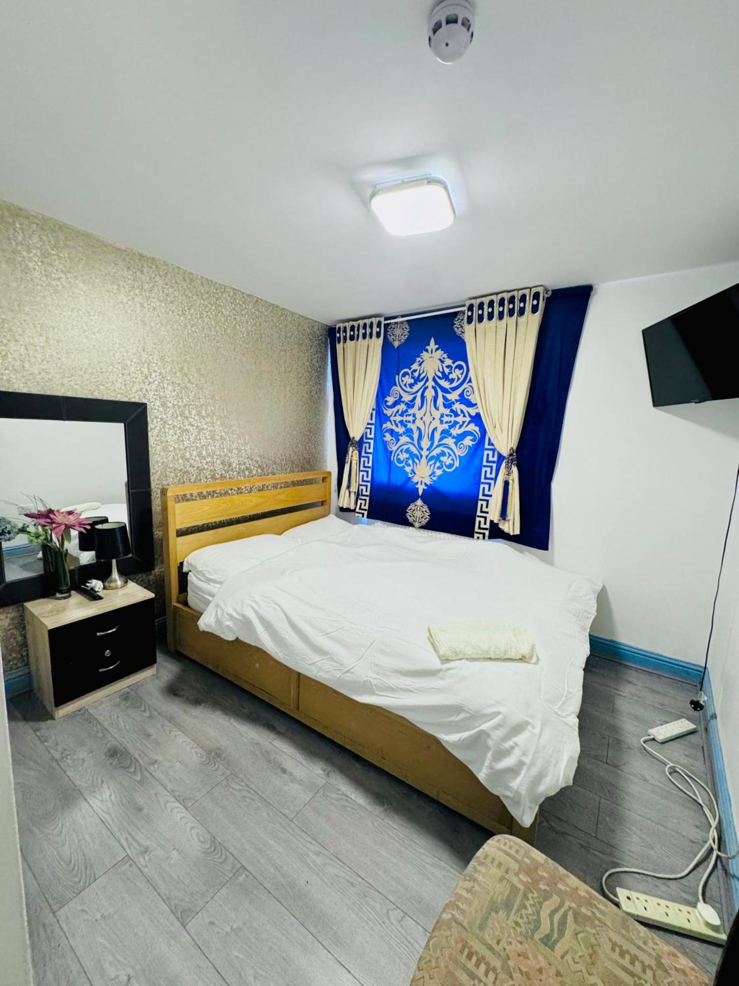 Unique Private Rooms Болтон Екстер'єр фото