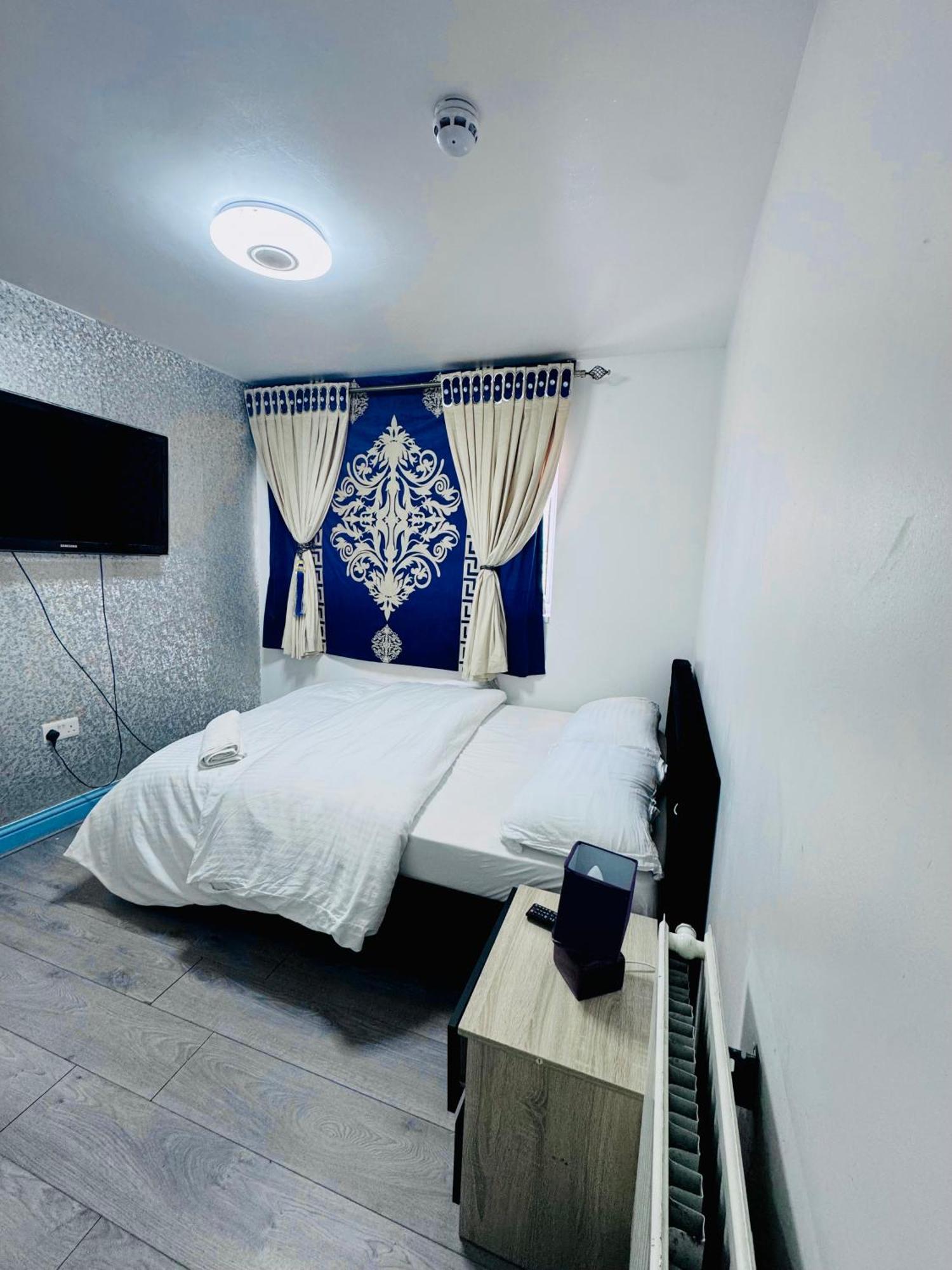 Unique Private Rooms Болтон Екстер'єр фото