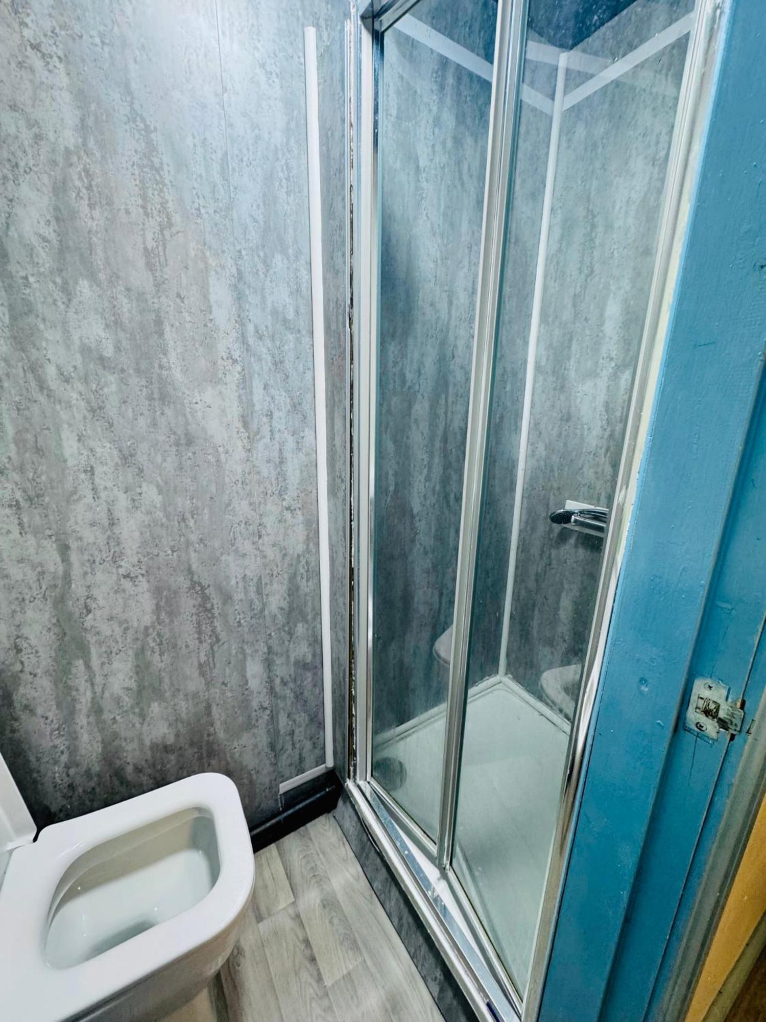 Unique Private Rooms Болтон Екстер'єр фото