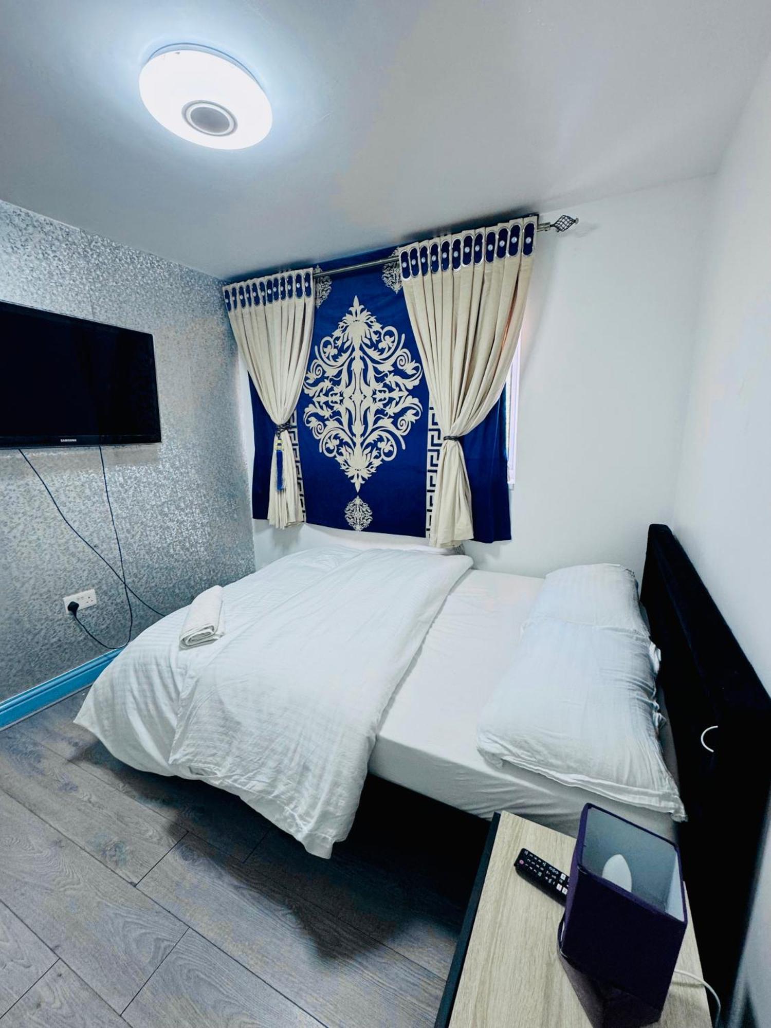 Unique Private Rooms Болтон Екстер'єр фото